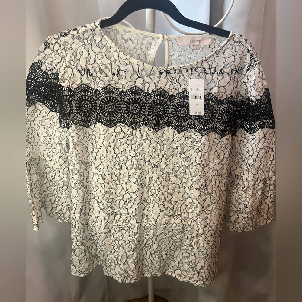 Loft Semi Sheer blouse New with tags size medium - Picture 5 of 5